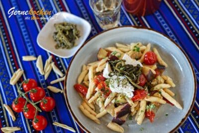 Cretan pasta (Skioufikta) with Mizithra and Stamnagathi
