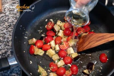 kretische-pasta-mit-mizithra-und-stamnagathi_arbeitsschritt-3-2