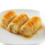 3 Mini-Kataifi auf einem Teller